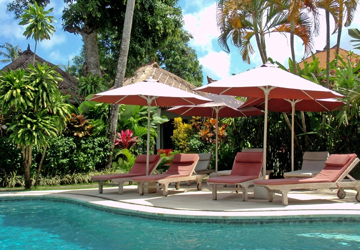 Bali Hotel Pearl poolside
