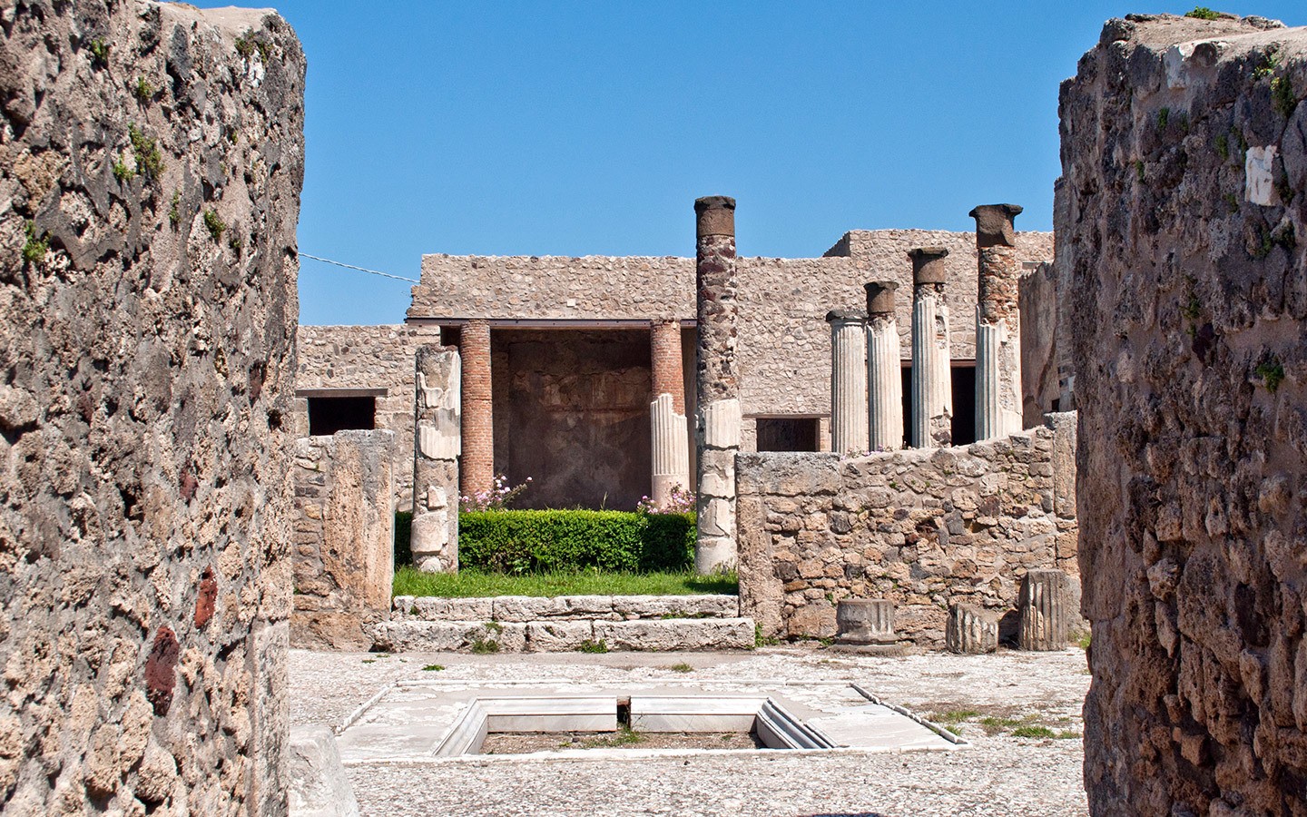 Visiting Pompeii: The Roman city frozen in time – On the Luce travel blog