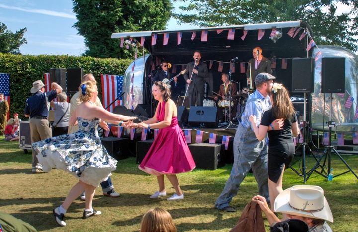 Dancers at the Goodwood Revival vintage evebt