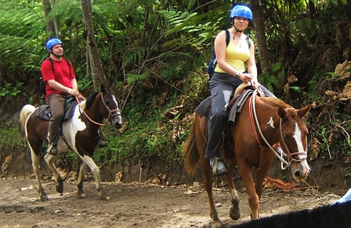 Horse riding in Arenal