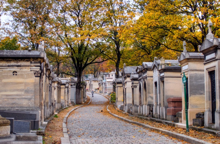 Road through Père-Lachaise cemetery