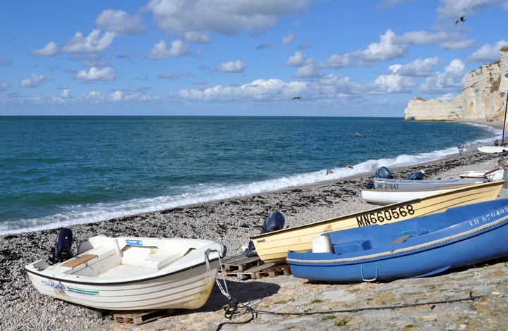 Sailing boats in Étretat