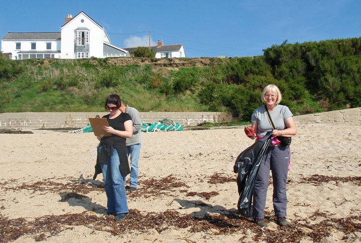 Beachsweep conservation holiday in Cornwall