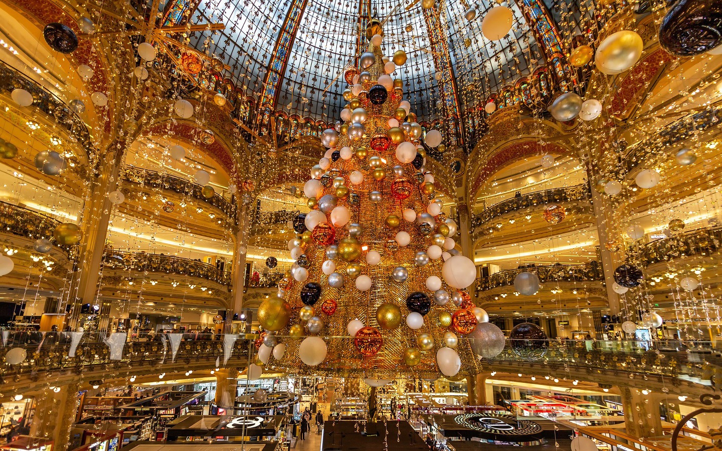 Paris In Winter 9 Things To Do In Paris At Christmas On The Luce Travel Blog