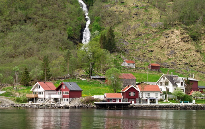 Fjord cruise from Flam to Gudvangen