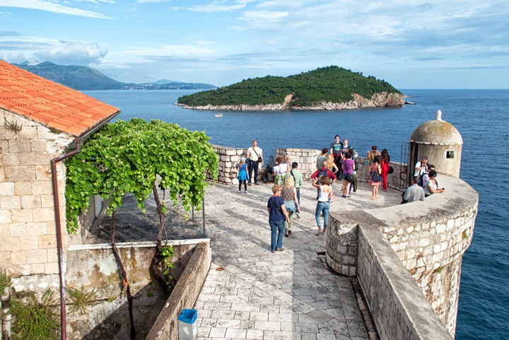 uitzicht vanaf de stadsmuren van Dubrovnik, Kroatië