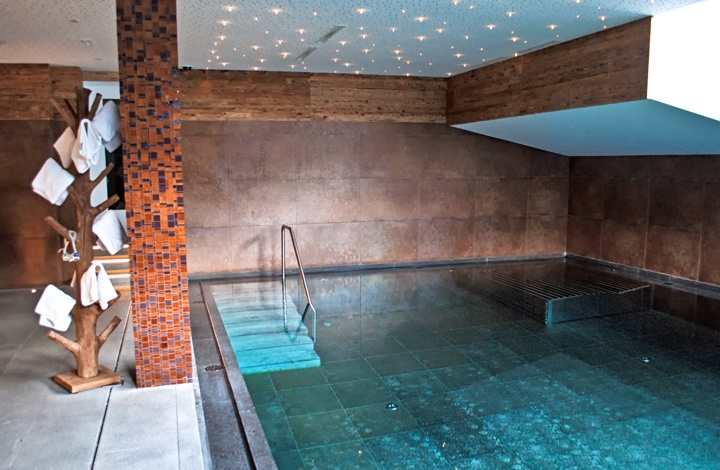 Pool at the Valluga Hotel St Anton