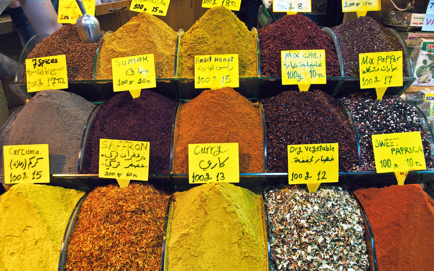 Piles of spices in the Grand Bazaar in Turkey