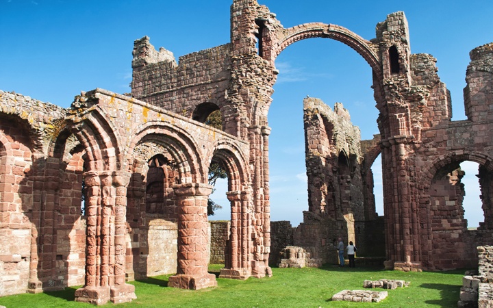 The Ruins Of Lindisfarne Priory    In Pictures – On The Luce Travel Blog