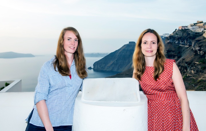 Flytographer photo shoot in Santorini