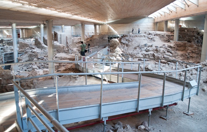 Walkways down to Akrotiri