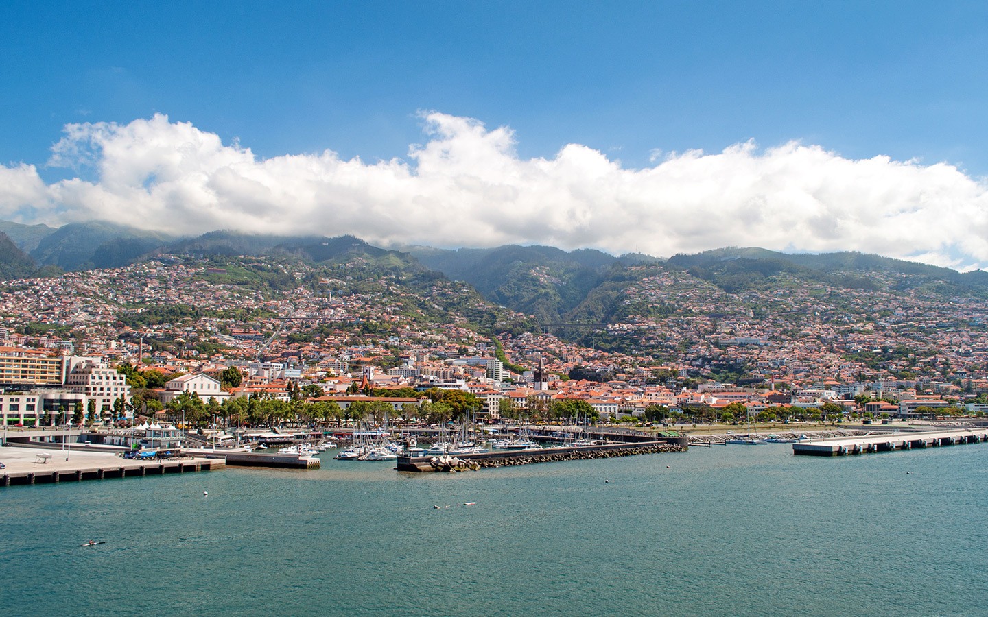 Segeln aus dem Hafen von Madeira auf einer PO-Kreuzfahrt