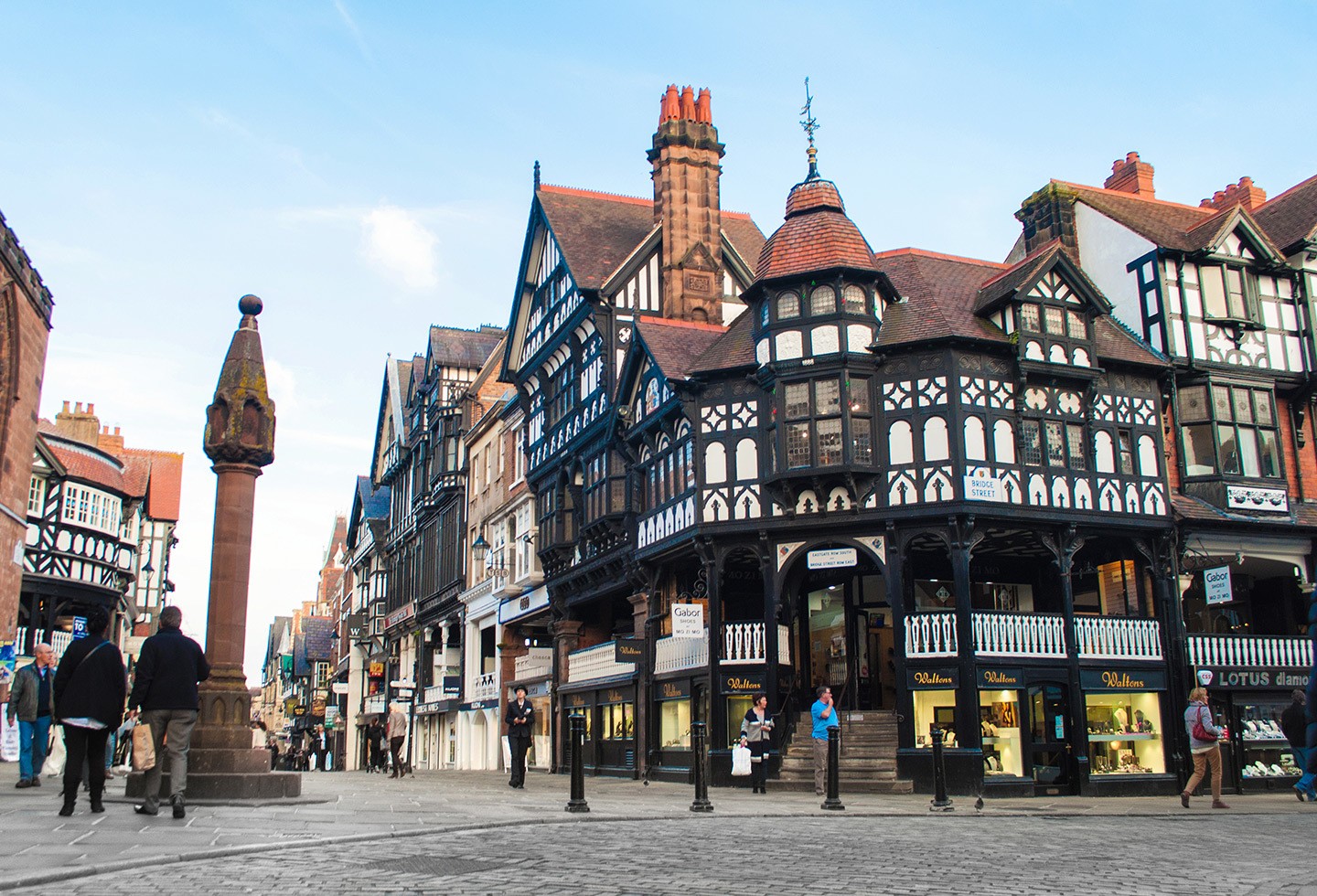 beautiful-street-in-chester-england-best-places-to-travel-england