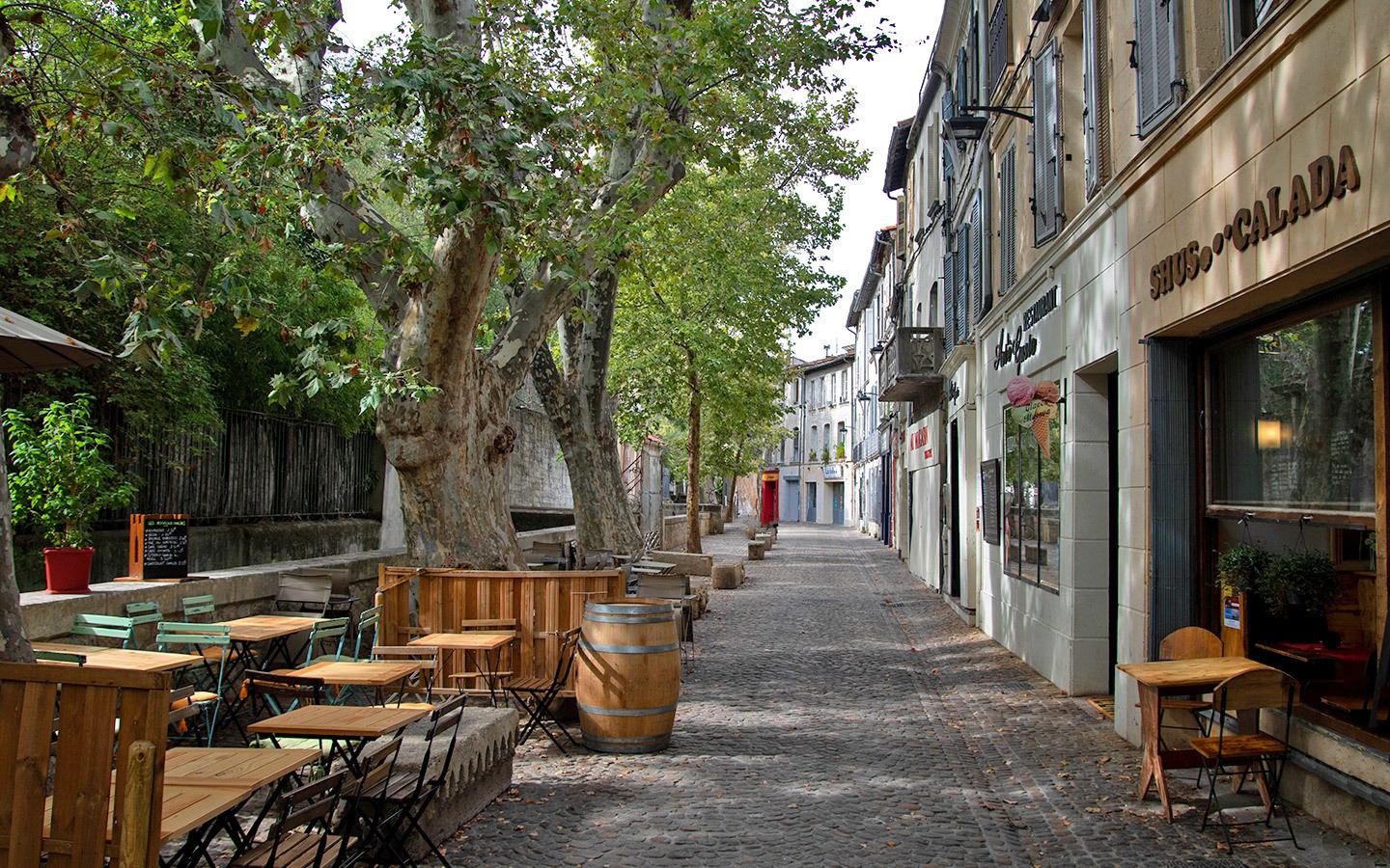 Pretty Rue des Teinturiers – one of the things to do in Avignon