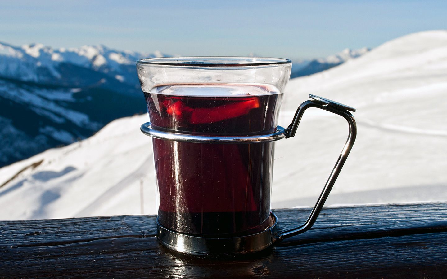 Vin chaud on the ski slopes