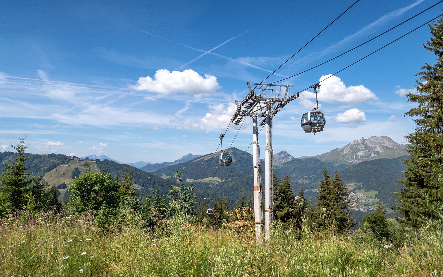 The Super Morzine cable car, Portes du Soleil, France