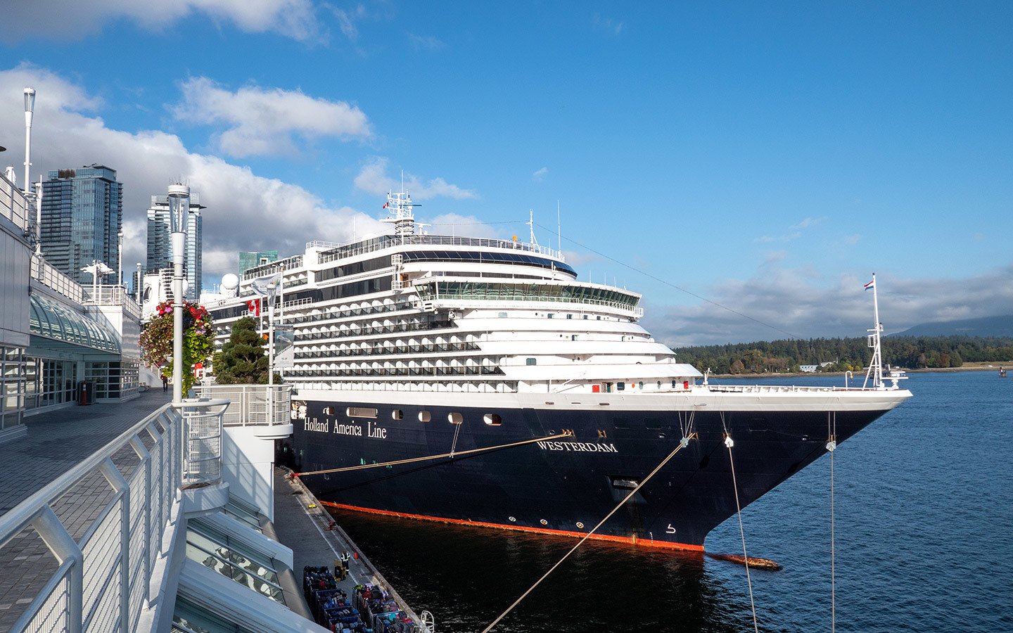 バンクーバーのカナダプレイス・クルーズ船ターミナル's Canada Place Cruise Ship Terminal