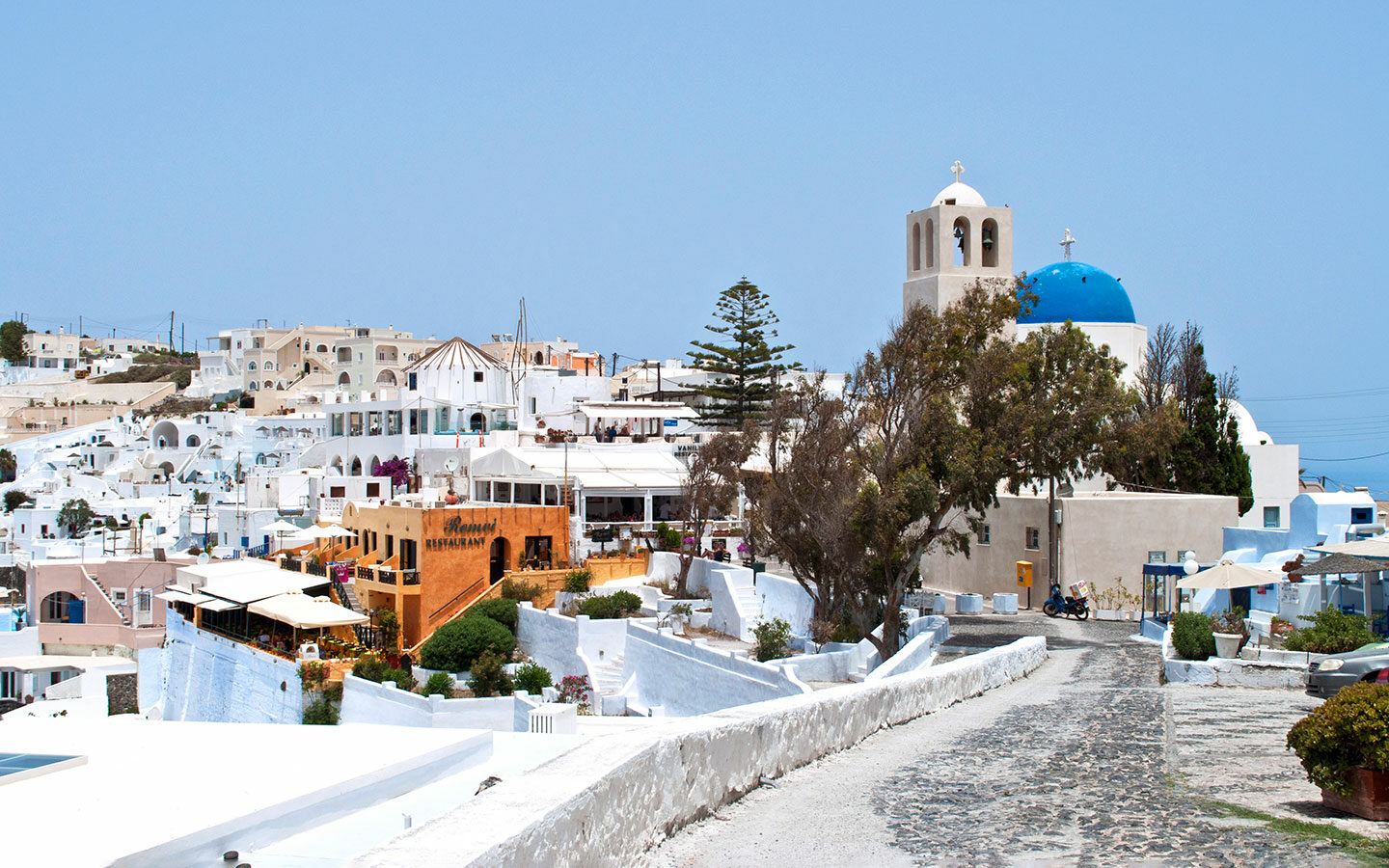 Walking path through Imerovigli in Santorini